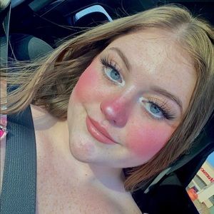 Welcome to my closet!🛍